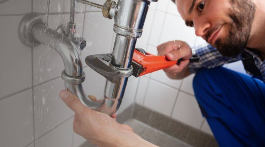 Expert burst pipe repair services in Rose Hill, IA